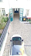 Cozy Apartment with Free Parking