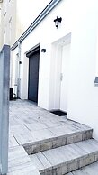 Cozy Apartment with Free Parking