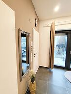 Cozy Apartment with Free Parking