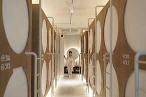 D.A.L Premium Capsule Hotel