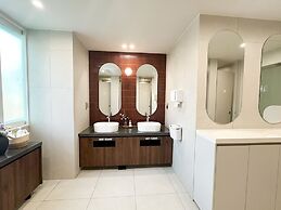 D.A.L Premium Capsule Hotel
