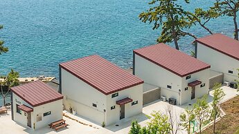Geoje Daol Pool Villa Pension