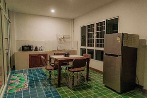 Baan Khlong Mae Kha