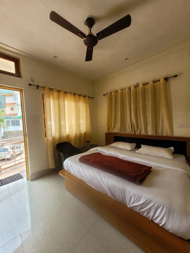 Shivlok Hotel