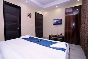 Hotel Noida Nest 105