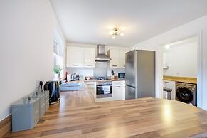 Cherry Banks 5 Bedroom & 3 Bathroom Hse