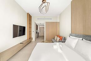 High-end Studio With Rooftop Pool and gym