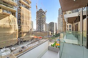 High-end Studio With Rooftop Pool and gym