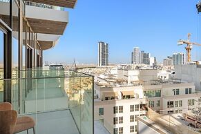 High-end Studio With Rooftop Pool and gym