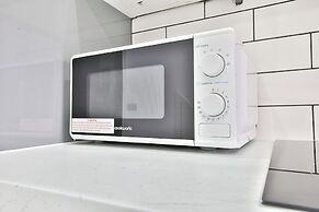 Modern 2 Bed House - Sleeps 4