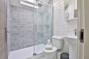 Modern 2 Bed House - Sleeps 4