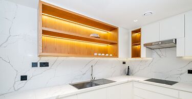 LUX The Premium Marina Sea View Suite
