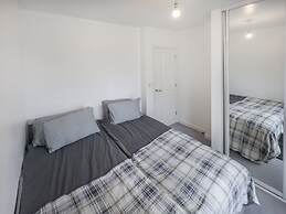 Sleeps 8 With Garden and Pet Friendly