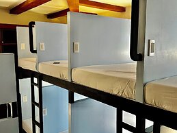 Bluewaves Hostel & Villa Panagsama by Hiverooms