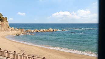 Goseong Beach Jin Spa Pension