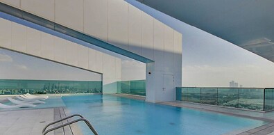 Lux 1BR w World Highest Sky Track Rooftop Pool