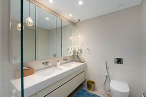 Premium 2BR Emaar Beachfront w Beach Access