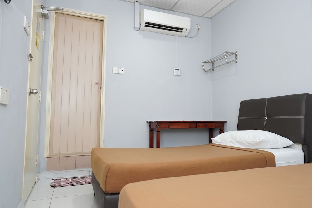 Hotel Sixty Nine
