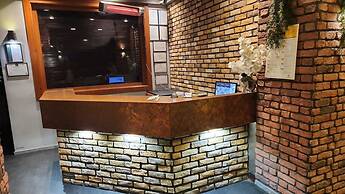 Martin City Hotel