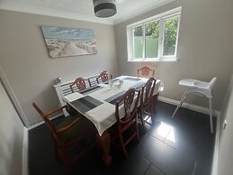 Eco Friendly White House Sleeps 8