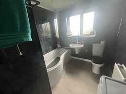Eco Friendly White House Sleeps 8