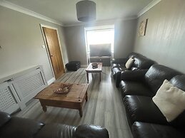 Eco Friendly White House Sleeps 8