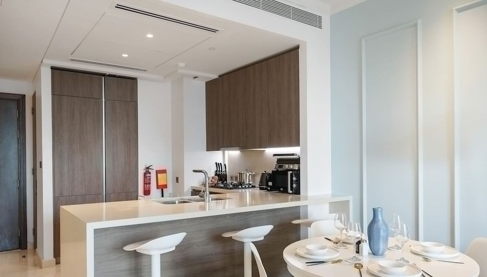 High Floor Lux 2BR nr Top Golf Dubai Marina JLT