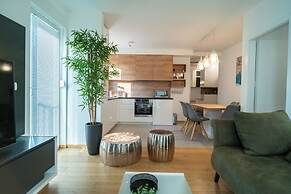 Apartment Wing 77