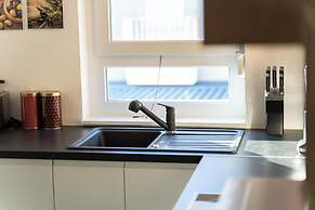 Apartment Wing 77