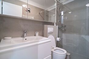Apartment Wing 77
