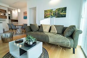 Apartment Wing 77