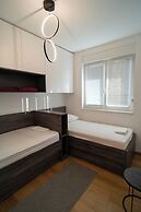 Apartment Wing 77
