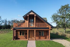 Traditional Scandinavian/north American Log Home