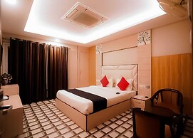 HOTEL YUGANTAR & BANQUETS