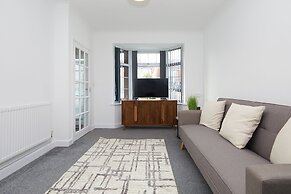 2 Bed Derby House- Parking - Rolls Royce
