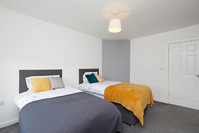 2 Bed Derby House- Parking - Rolls Royce