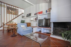 Bright Last-Floor Apartment with Terrace