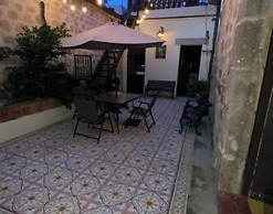 Thiagos Hotel