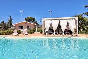 Villa Velisia - Con Ampia Piscina E Campo Da Gioco Privato