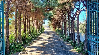 Villa Velisia - Con Ampia Piscina E Campo Da Gioco Privato