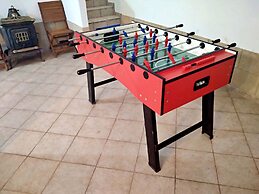 Villa Velisia - Con Ampia Piscina E Campo Da Gioco Privato