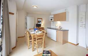 Apartment With 2 Rooms and Balcony