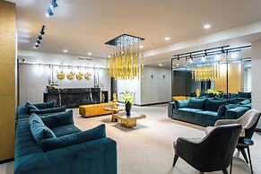 METROPOL Club House