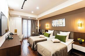 METROPOL Club House