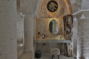EKA CAVE MAISON