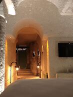EKA CAVE MAISON