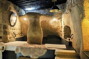 EKA CAVE MAISON