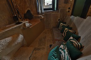 EKA CAVE MAISON