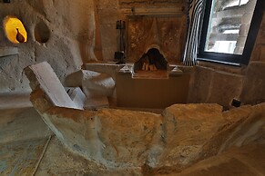 EKA CAVE MAISON
