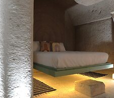 EKA CAVE MAISON